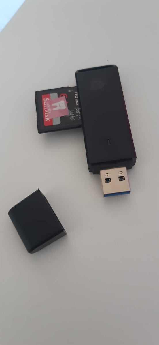 JESWO Lector de Tarjetas SD 7en1, Adaptador SD a USB con Caja de