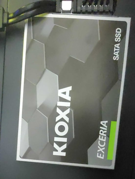 Disco Duro Kioxia Exceria 480Gb Disco SSD SATA3 555MB/S 3D-NAND