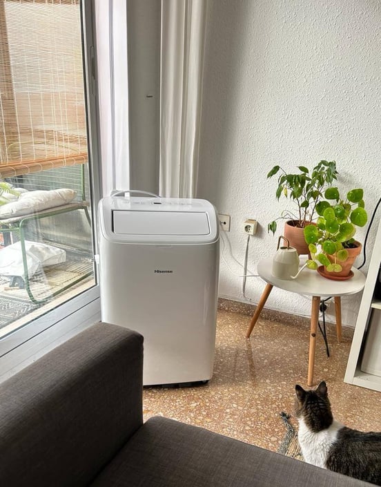 Aire Acondicionado Portátil Hisense APH12QC - Blanco, Clasificación A/A, Con Mando