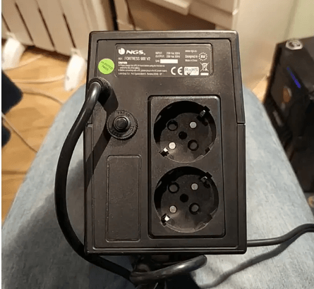 NGS FORTRESS2000V2 - Gruppo di continuità UPS, Off Line UPS 1500 VA, Tensione a Uscita Stabile di 900W per 4 Prese Schuko : Ngs