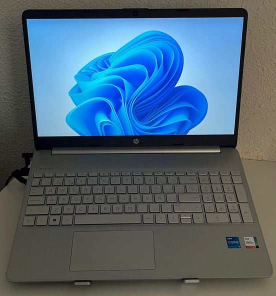 Portátil HP 15S-FQ5028NS Intel Core i5-1235U/16GB/512GB SSD/15.6