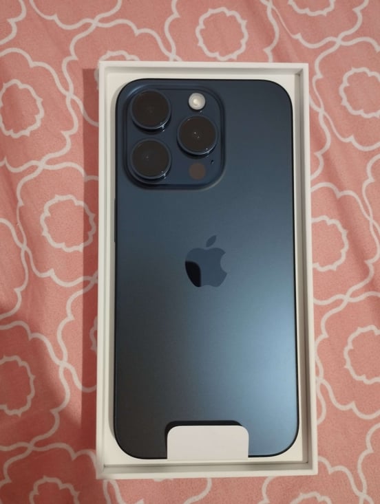 Apple iPhone 15 Pro 128GB Titanio Negro Libre Reacondicionado