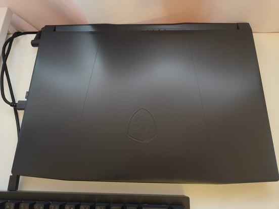 MSI Katana 15 B13VFK | Portátil Gaming 15.6" FHD 144Hz, Intel I7-13700H, 16GB RAM, 512GB SSD, RTX 4060 8GB, Sin Sistema Operativo, Teclado QWERTY Español