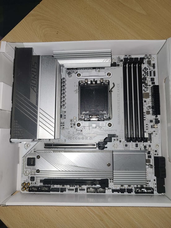 Placa Base Gigabyte B650M AORUS ELITE AX ICE | PcComponentes.com
