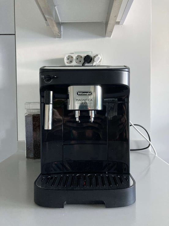 DeLonghi Magnifica Evo Cafetera Superautomática 15 Bares Negra 4