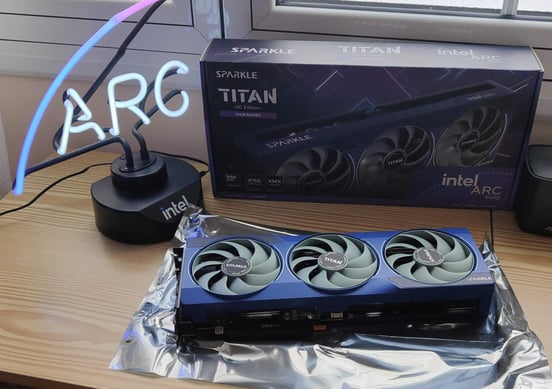 美品 Intel ARC B580 TITAN OC 12GB GDDR6 グラフィックボード Intel Arc B580 TITAN OC ブルー SB580T
