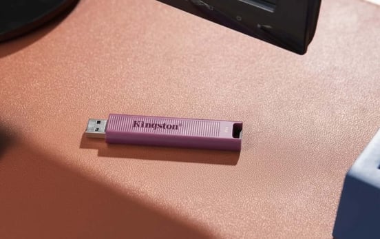 Kingston DataTraveler Max 256GB USB 3.2 Gen 2 – Hasta 1000MB/s, Carcasa Resistente Con Llavero