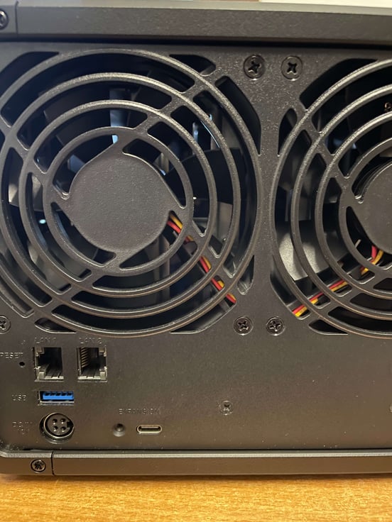 Disco Duro NAS Interno Synology 4 bahías 2.5GbE NVMe DS925+