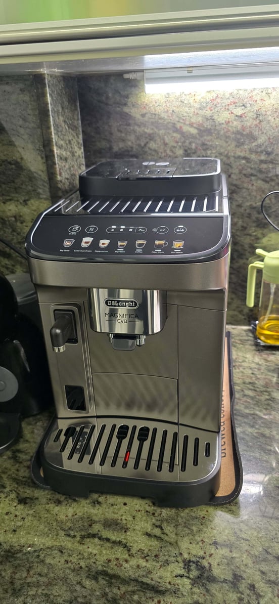 DeLonghi Magnifica Evo Cafetera Superautomática 15 Bares Negra 4