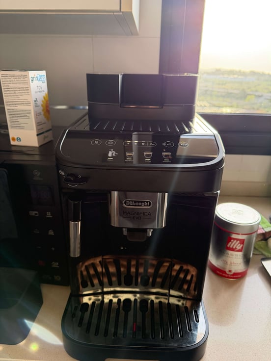 DeLonghi Magnifica Evo Cafetera Superautomática 15 Bares Negra 4