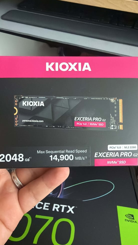 【新品・納品書】KIOXIA Exceria Pro G2 4TB (Gen5) 新品・納品書】KIOXIA Exceria Pro G2 4TB (Gen5)の通販 by Pig House